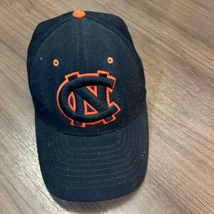Unc hat very unique color scheme